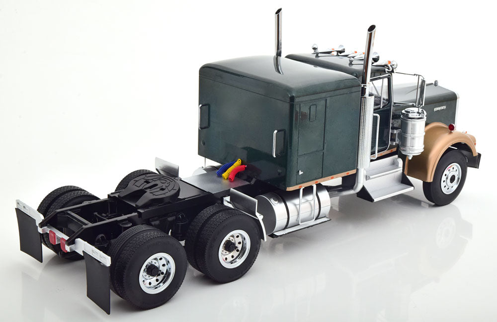 Kenworth W900 (darkgreen-metallic/gold metallic)1:18 *Voir Note-*See Note