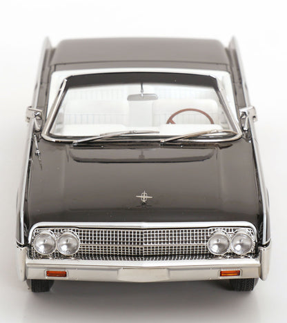 KK-Scale 1:18 Lincoln Continental décapotable 1963 noire – Film Bad Boys avec figurines Mike et Marcus – KKDC181521 + KKFIG052
