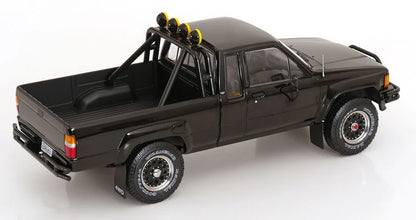 (PRE-ORDER: OCTOBER 2026) KK Scale 1:18 1985 Toyota Hilux SR5 Xtra Cab 4x4 – Back to the Future (1985) + Marty McFly Figure Bundle – KKDC181561-KKFIG024