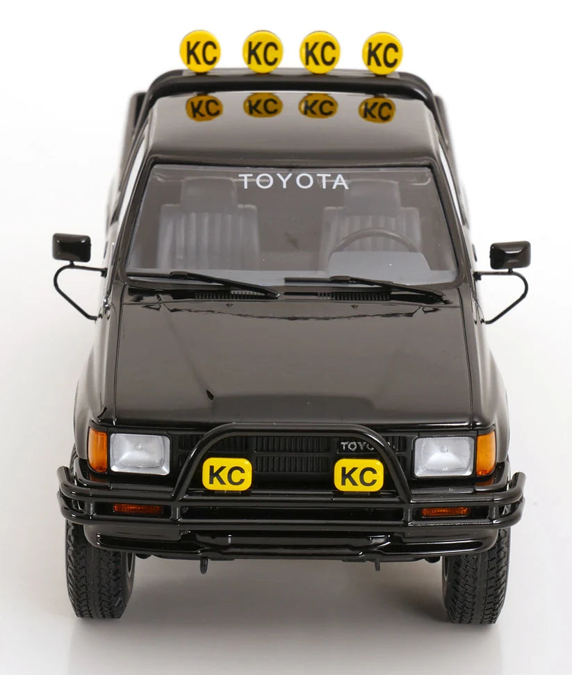 (PRE-ORDER: OCTOBER 2026) KK Scale 1:18 1985 Toyota Hilux SR5 Xtra Cab 4x4 – Back to the Future (1985) + Marty McFly Figure Bundle – KKDC181561-KKFIG024