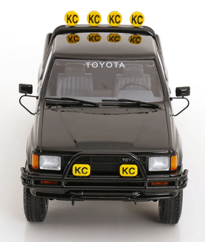 (PRE-ORDER: OCTOBER 2026) KK Scale 1:18 1985 Toyota Hilux SR5 Xtra Cab 4x4 – Back to the Future (1985) + Marty McFly Figure Bundle – KKDC181561-KKFIG024