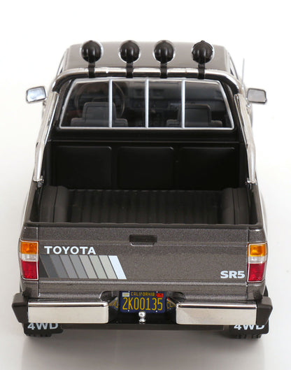 Toyota Truck Xtra Cab 4x4 Hilus 1985 (Gris métallisé/Grey Metallic)