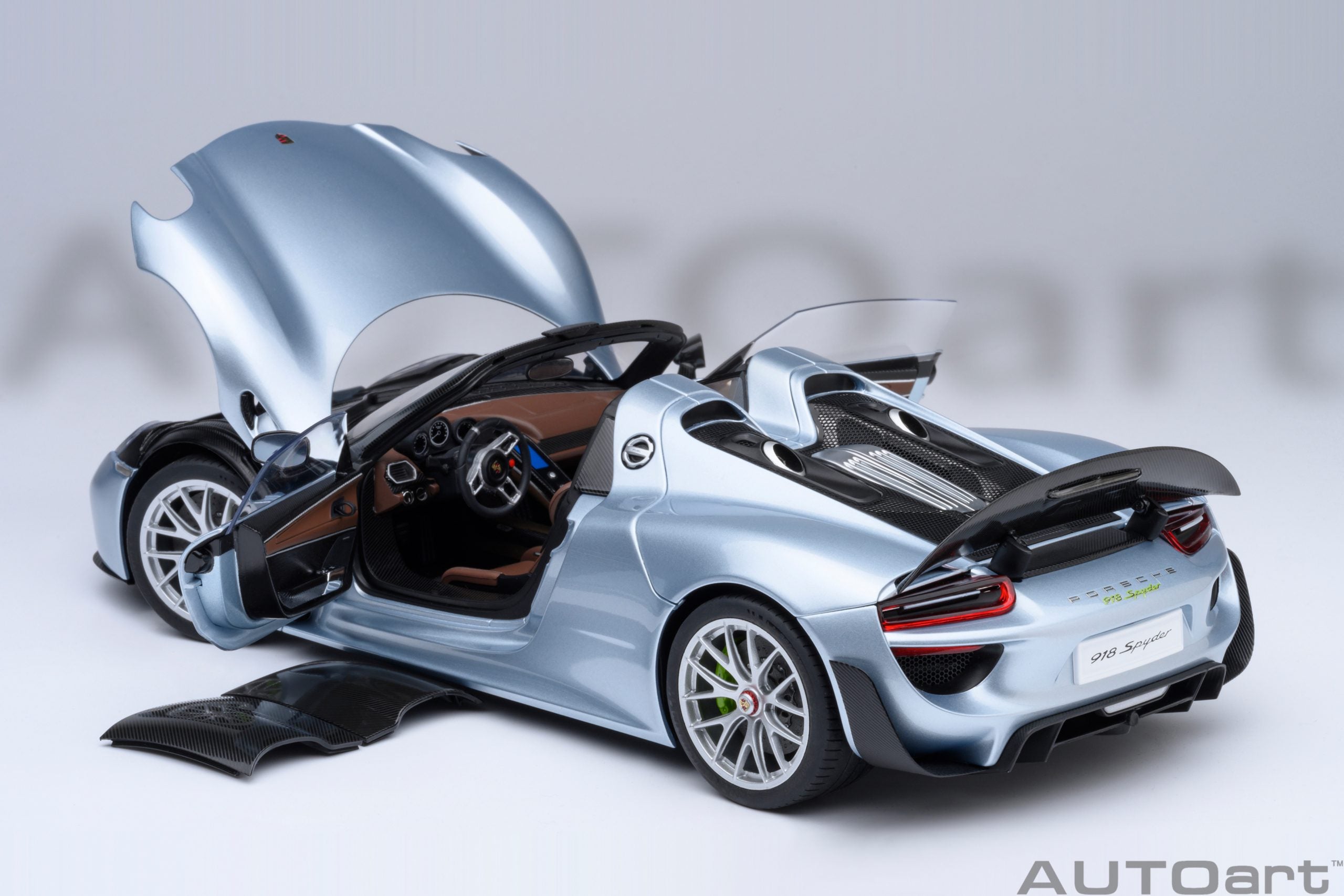 Porsche 918 Spyder Weissach Package (Liquid Metal Chrome Blue)