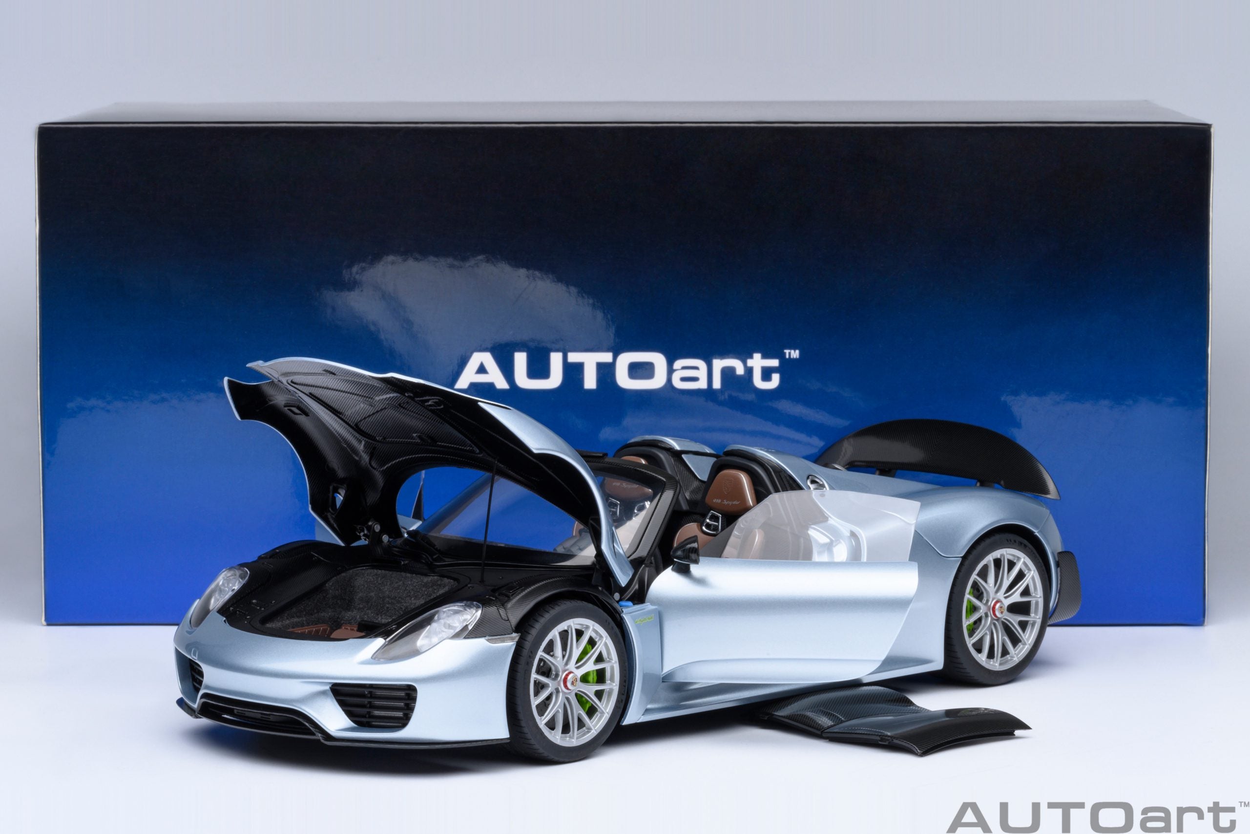 Porsche 918 Spyder Weissach Package (Liquid Metal Chrome Blue)