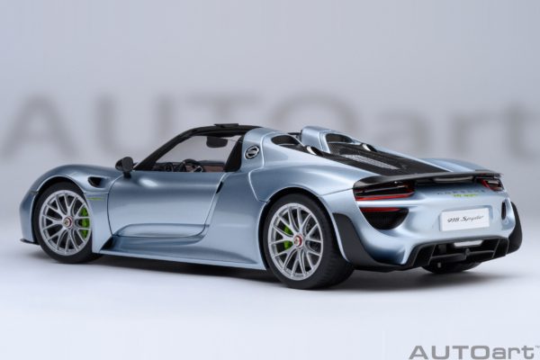 Porsche 918 Spyder Weissach Package (Liquid Metal Chrome Blue)