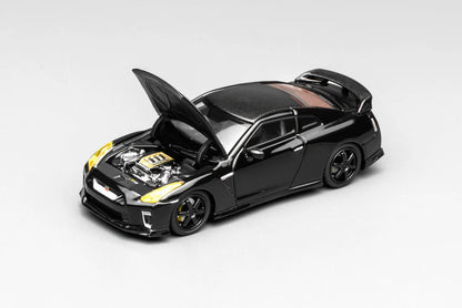 Motorhelix 1/64 - Nissan GT-R (R35) Meteor Pearl Black w/Carbon Top - M63517