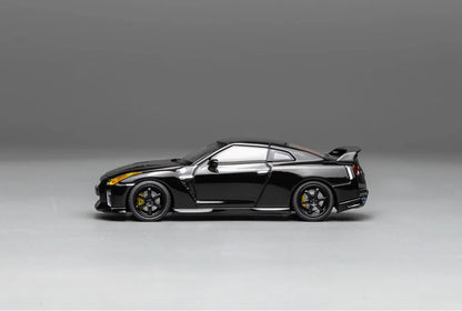 Motorhelix 1/64 - Nissan GT-R (R35) Meteor Pearl Black w/Carbon Top - M63517