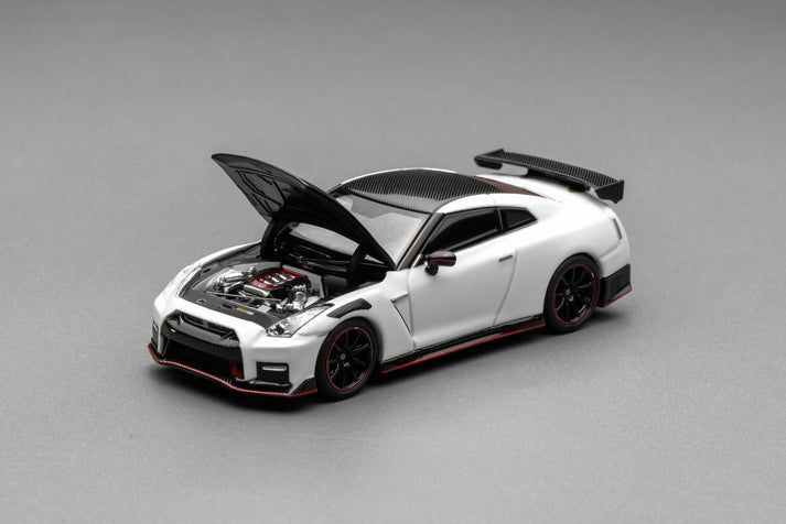 Motorhelix 1:64 Nissan GT-R NISMO (R35) Special Edition 2022 – NISMO Brilliant White Pearl – M63525