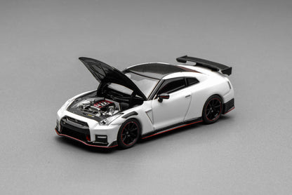 Motorhelix 1:64 Nissan GT-R NISMO (R35) Special Edition 2022 – NISMO Brilliant White Pearl – M63525