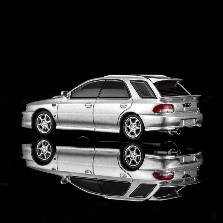 Motorhelix 1:64 Subaru Impreza Wagon WRX STi Ver. VI – Arctic Silver Metallic – M67103