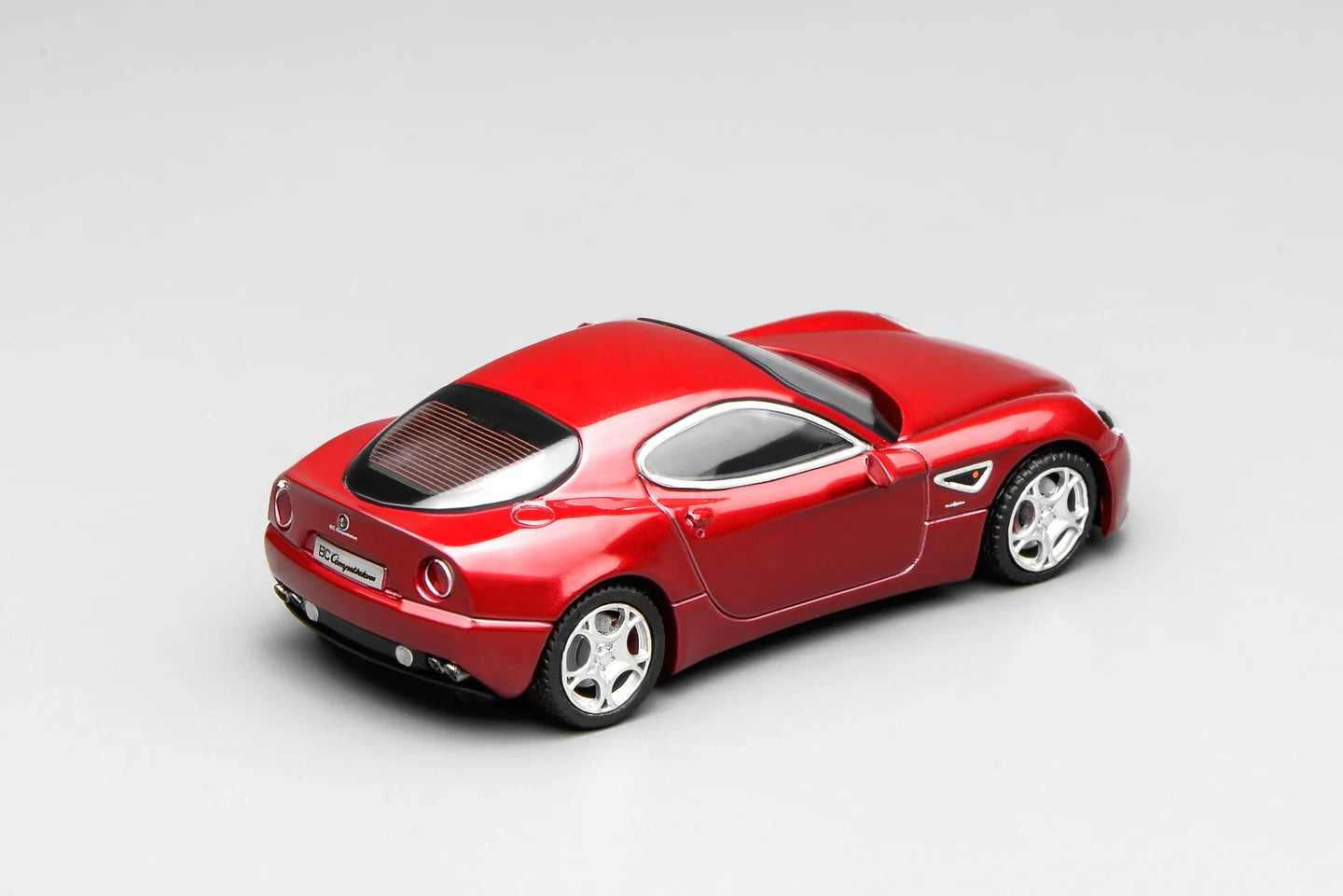 Motorhelix 1:64 Alfa Romeo 8C Competizione 2008 Rosso Alfa (M6905)
