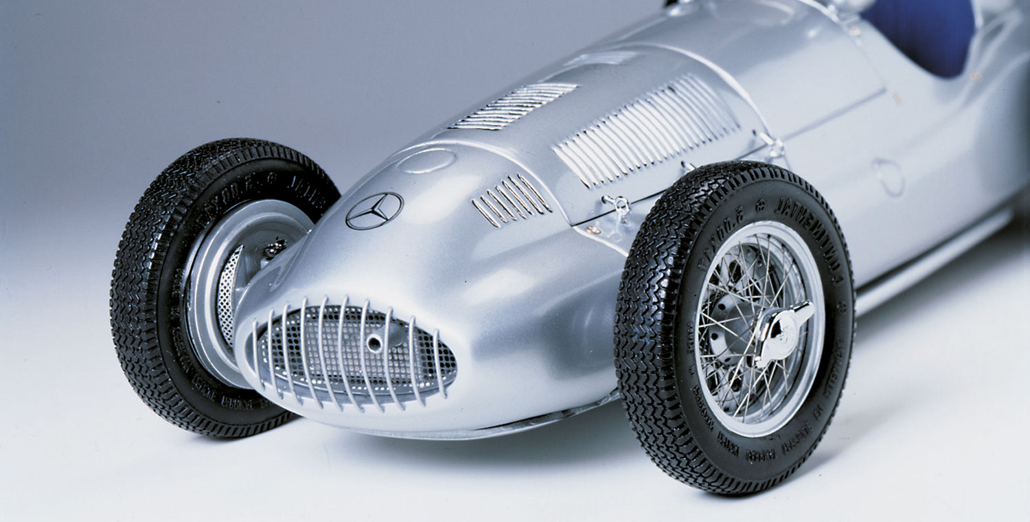 Mercedes-Benz W165, 1939 by CMC (Échelle-Scale 1:18)