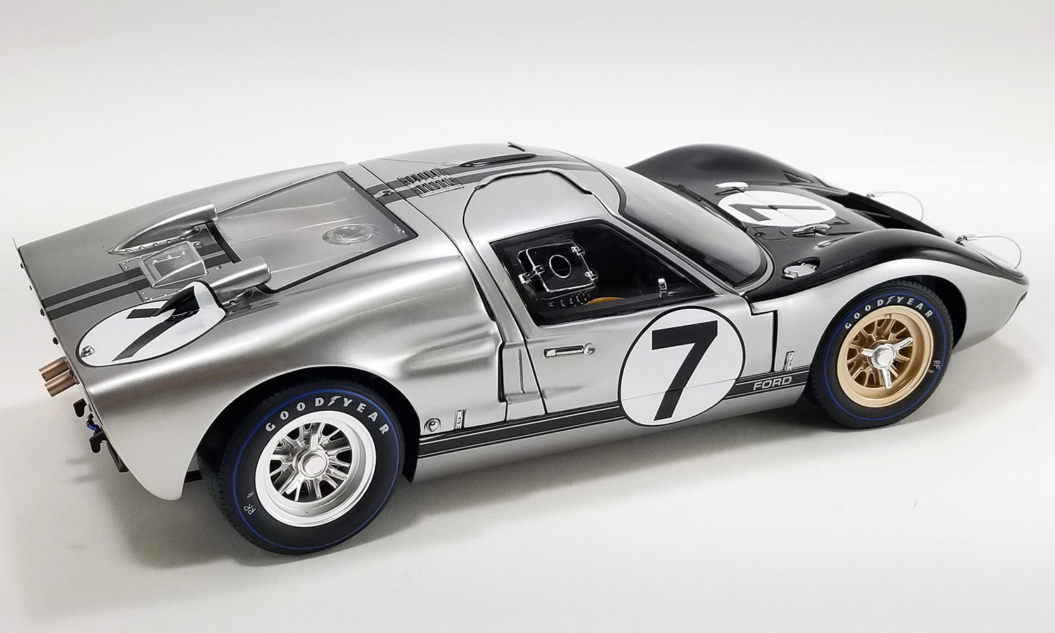 7 Ford GT40 MKII-B Le Mans 1966 (1/12 Scale) – Nice Car Collection