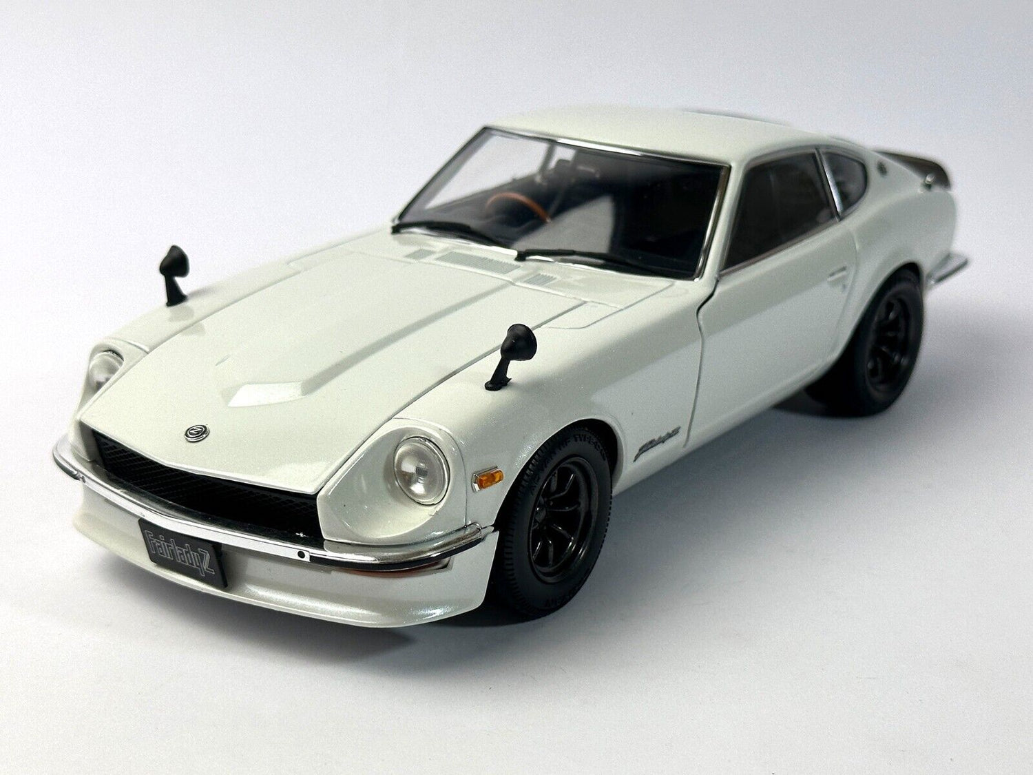 NISSAN Fairlady Z-L 1970 S30 (White Pearl)