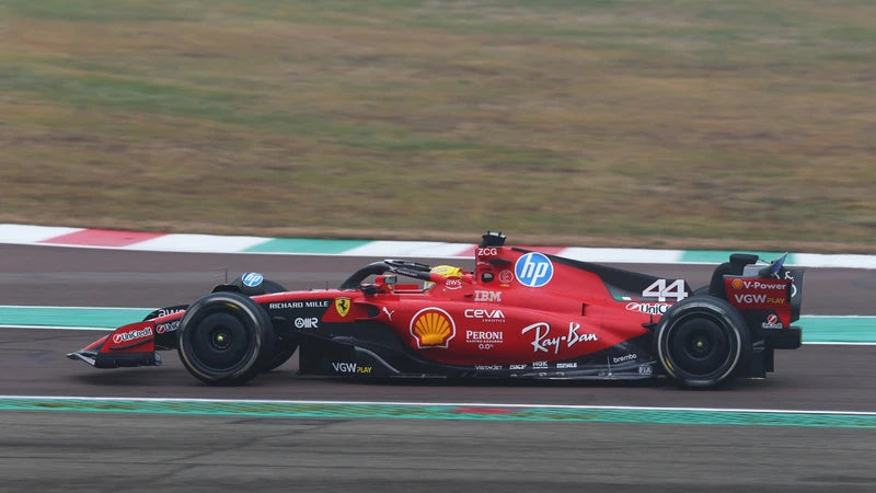 FERRARI - F1 SF-23 TEAM SCUDERIA FERRARI HP N 44 FIORANO 2025 LEWIS HAMILTON -WITH SHOWCASE - RED BLACK