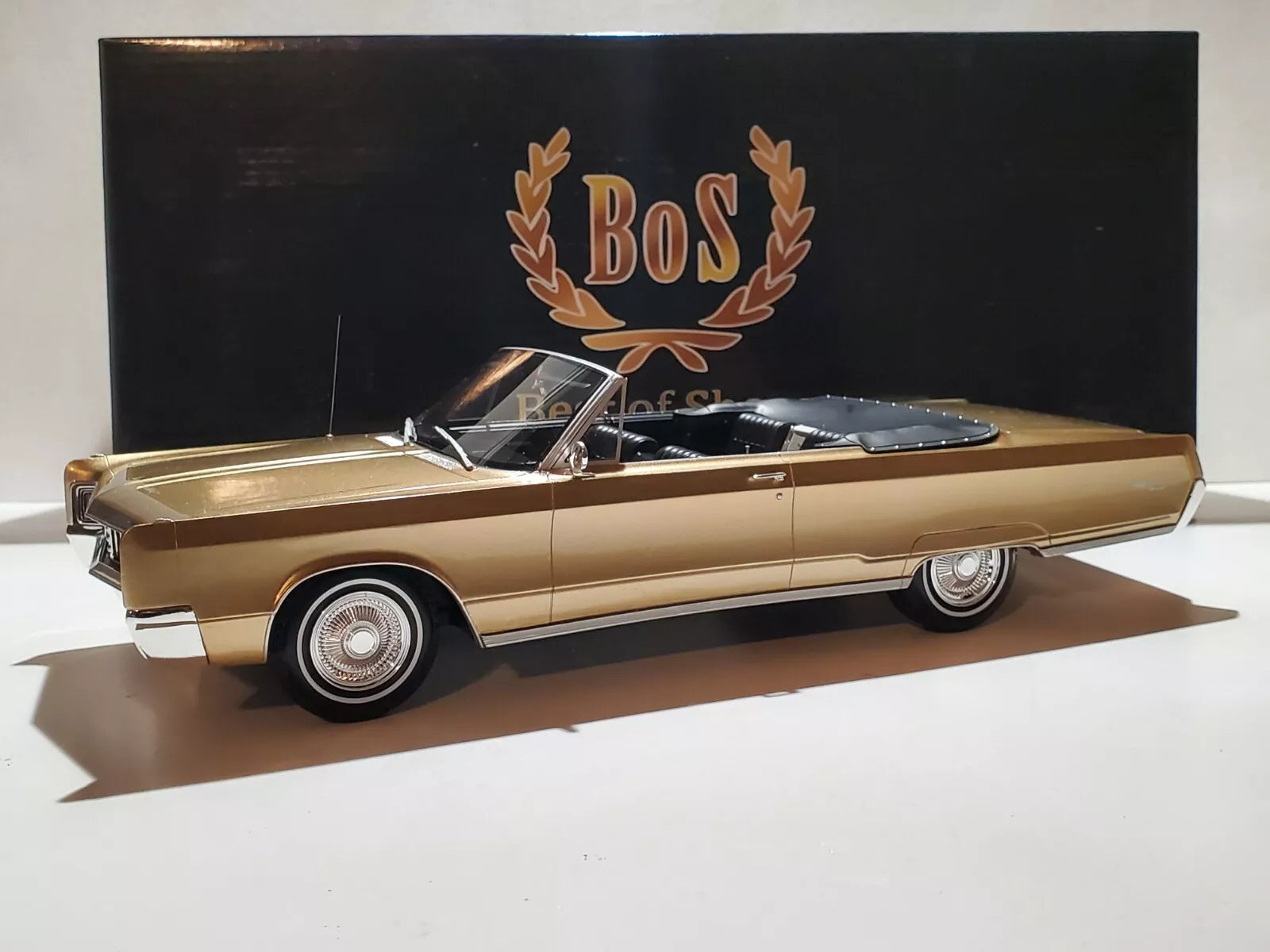 1967 Chrysler Newport Convertible (Resin Model)