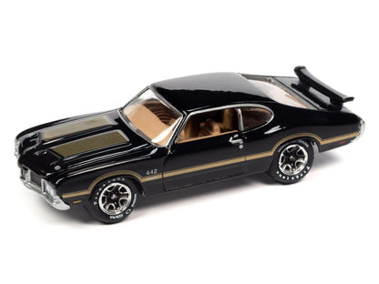 1972 Oldsmobile 442 W30 (Black w/Gold Hood &amp; Side Stripes)