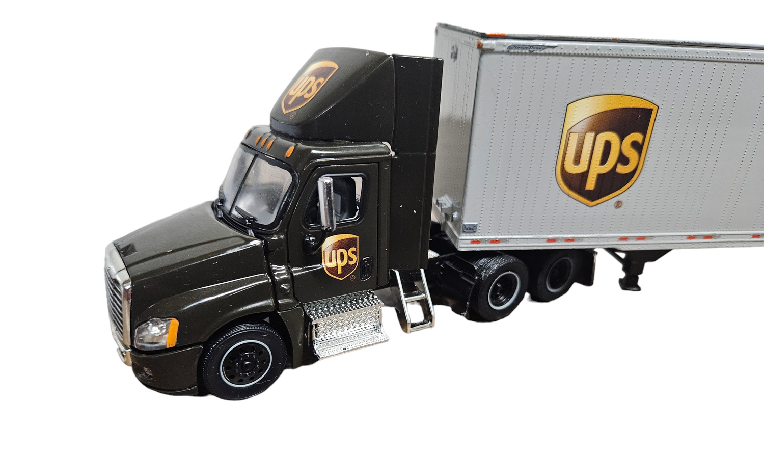 UPS FREIGHTLINER CASCSDIA DAYCAB WITH GDC in 1/53