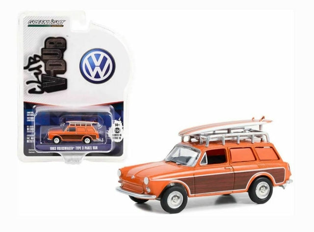 1963 Volkswagen Type 3 Panel Van Woody avec support de toit et planche de surf Greenlight 1:64 GL36070-A