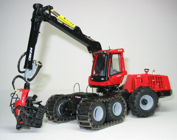 VALMET 941 KOMATSU FORESTRY HARVESTER WITH HEAD (Échelle-Scale 1:50)