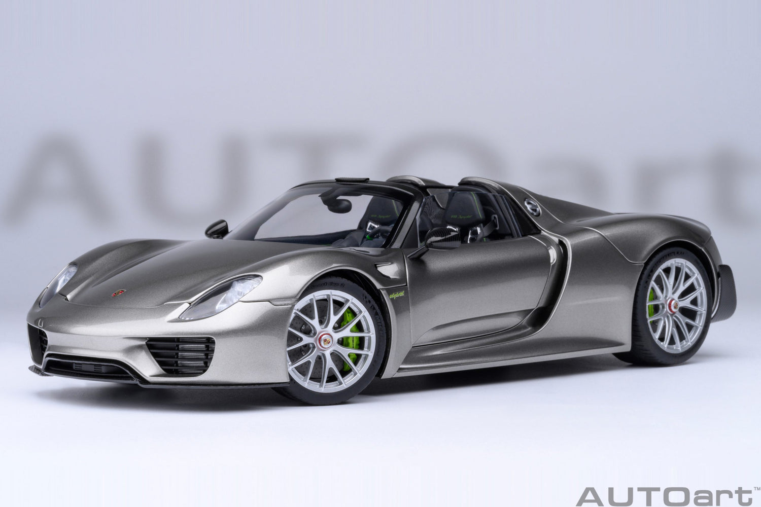 Porsche 918 Spyder Weissach Package (Liquid Metal Silver)