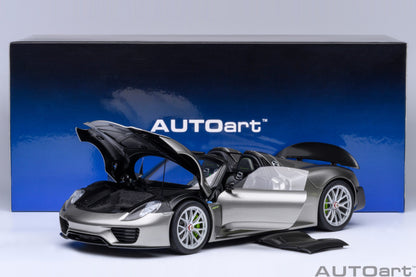 Porsche 918 Spyder Weissach Package (Liquid Metal Silver)