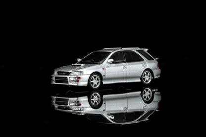 Motorhelix 1:64 Subaru Impreza Wagon WRX STi Ver. VI – Arctic Silver Metallic – M67103