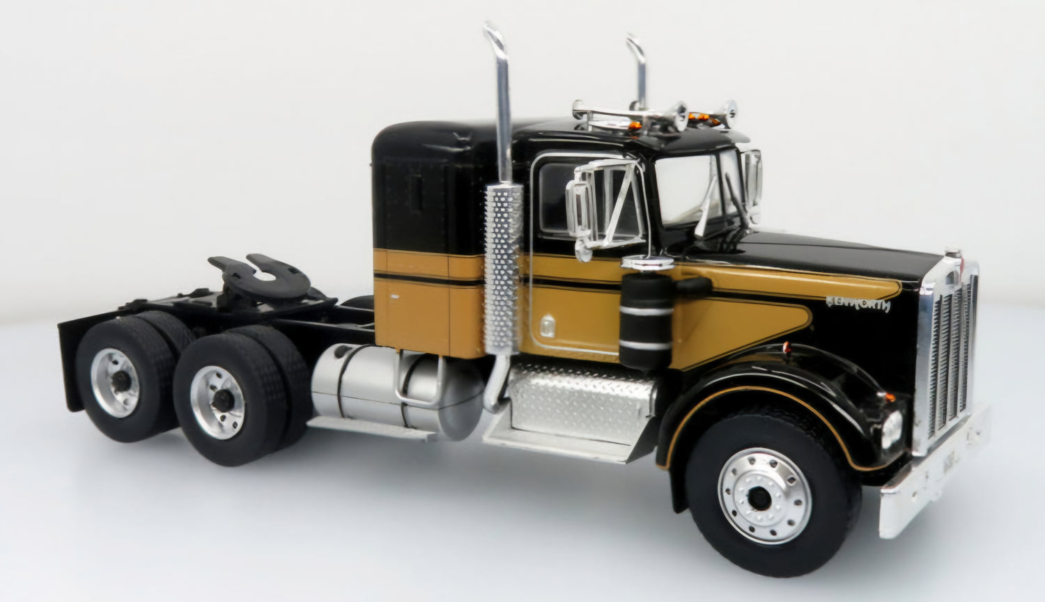 (PRE-ORDER NOV. 2024)) 1977 Kenworth W900A w/ Trailer: Bandit Trucking 1:43 (Limit un par client-Limit one per client)