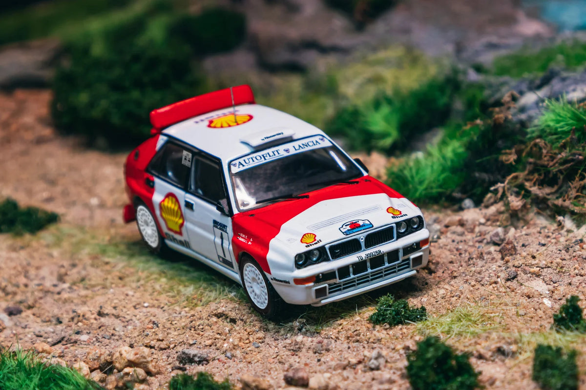 Tarmac Works Hobby64 1:64 Lancia Delta HF Integrale – Vainqueur Mogürt-Salgó Rallye 1993 – László Sen Ranga / Ernő Büki – T64-049-93MSR01