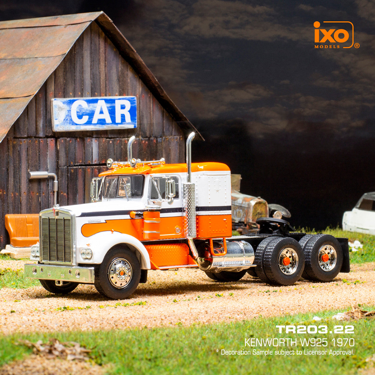 KENWORTH W925 1970 White and Orange (1:43)