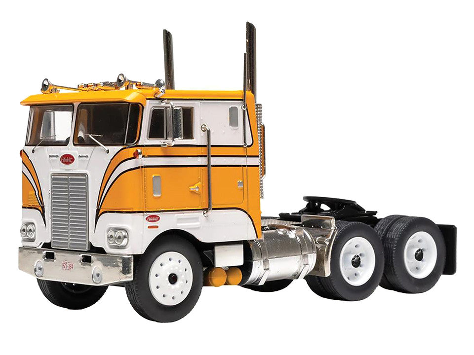 (PRE-ORDER 2027) IXO Models 1:43 Peterbilt 352 « Pacemaker » 1979 – Orange avec graphiques blancs – TR247