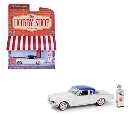 GreenLight 1:64 The Hobby Shop Série 16 – Studebaker Commander Starliner 1954 avec pompe à essence Vintage Wayne 505 – Chevron Supreme – GL97160-B