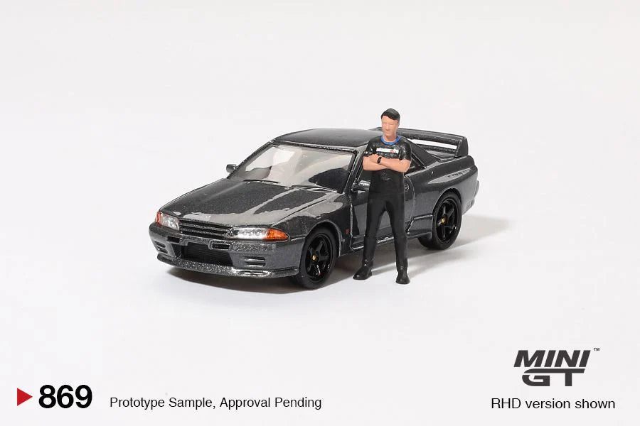 MINI GT-Nissan Skyline GT-R (R32) Nismo Gunmetal w/ Matsuda Figure MGT00869-R