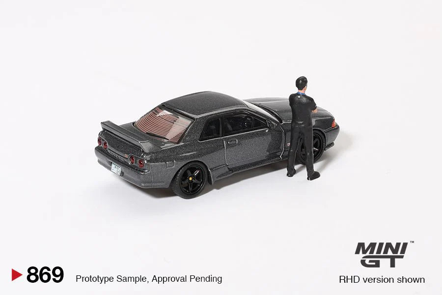 MINI GT-Nissan Skyline GT-R (R32) Nismo Gunmetal w/ Matsuda Figure MGT00869-R