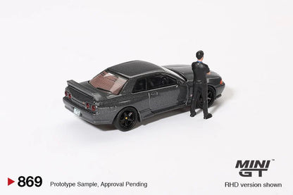 MINI GT-Nissan Skyline GT-R (R32) Nismo Gunmetal w/ Matsuda Figure MGT00869-R