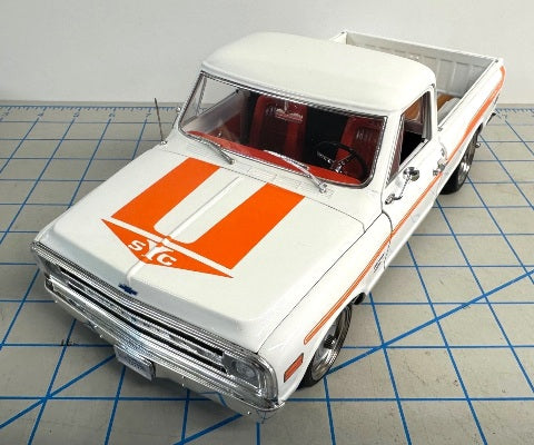 1969 Chevy C10 Pick Up, White w/ Yenko (Limitée à 60 unités-Limited to 60 units)
