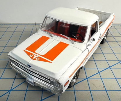 1969 Chevy C10 Pick Up, White w/ Yenko (Limitée à 60 unités-Limited to 60 units)