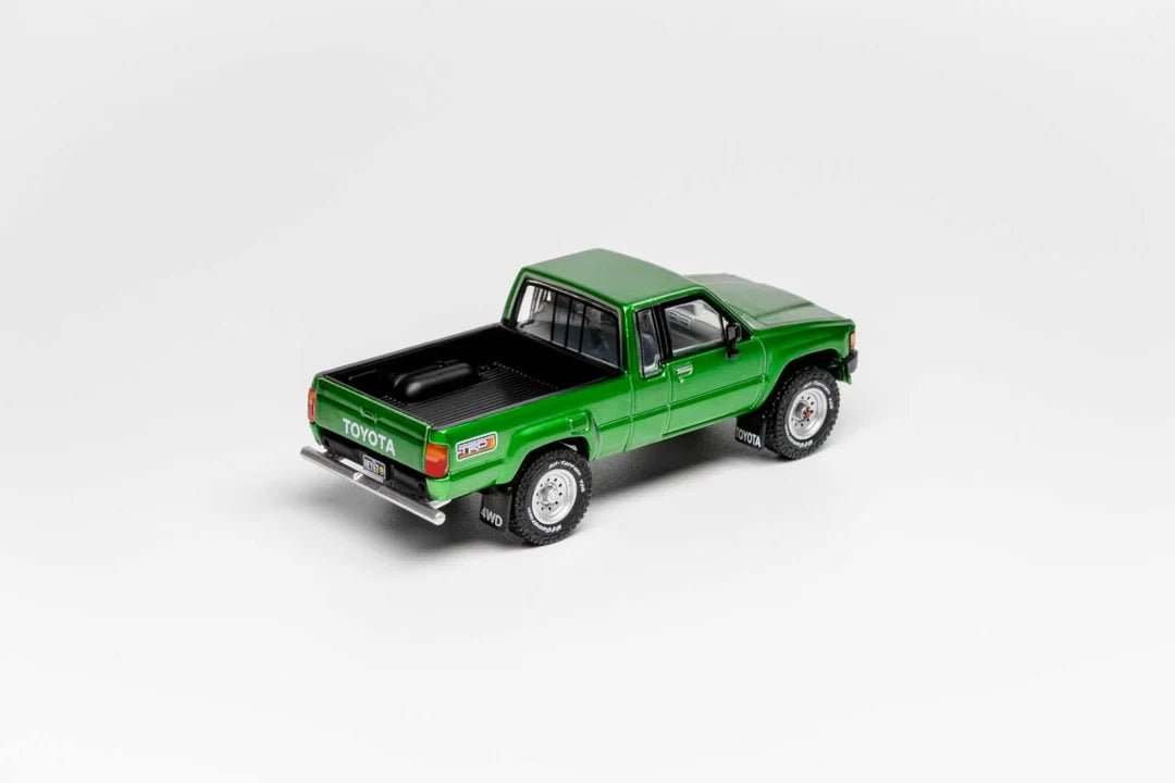 GCD 1:64 Toyota Hilux SR5 Xtra Cab 1985 Vert (LHD) – KS-087-643