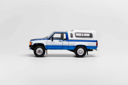 GCD 1:64 Toyota Hilux SR5 Xtra Cab 1985 Bleu (LHD) – KS-087-642