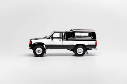GCD 1:64 1985 Toyota Hilux SR5 Xtra Cab Black (LHD) – KS-087-641