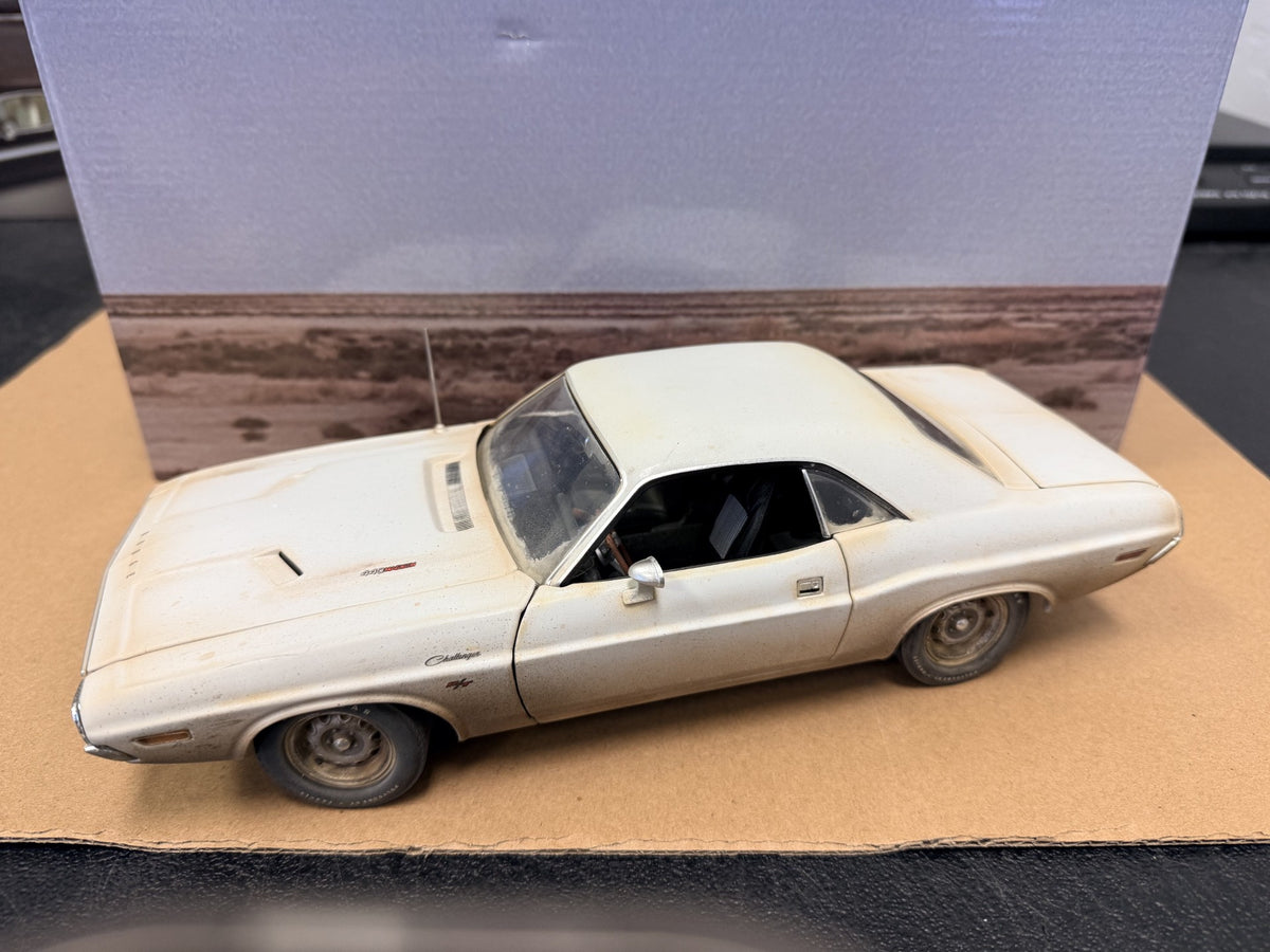 (PRE-ORDER 2027) YCID 45D- 1970 Dodge Challenger R/T, Vanishing Point Dirty Version