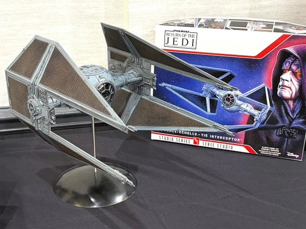 AMT 1:32 Star Wars: Return of the Jedi TIE Interceptor – Model Kit – AMT1539M