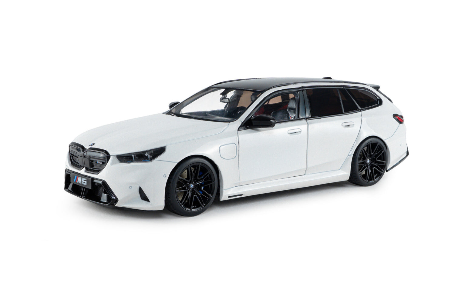 2025 BMW M5 Touring Alpine White Solid – Solido 1:18 – S1814802