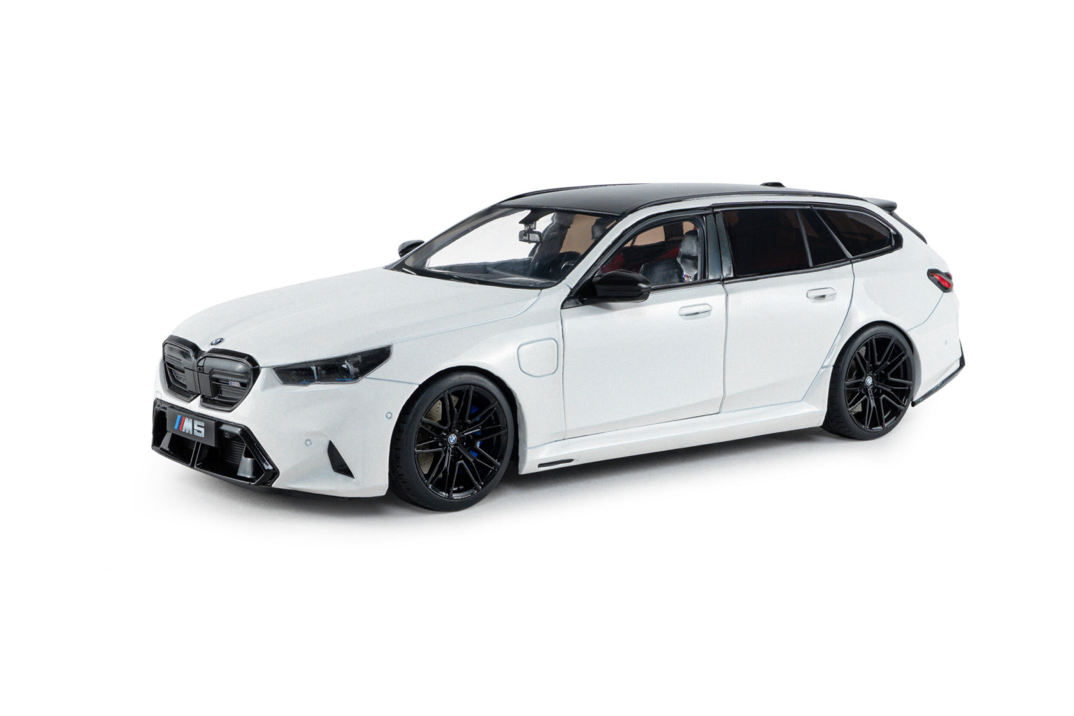 2025 BMW M5 Touring Alpine White Solid – Solido 1:18 – S1814802