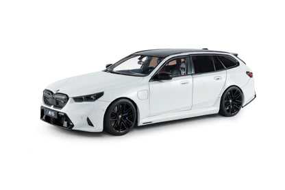 2025 BMW M5 Touring Alpine White Solid – Solido 1:18 – S1814802