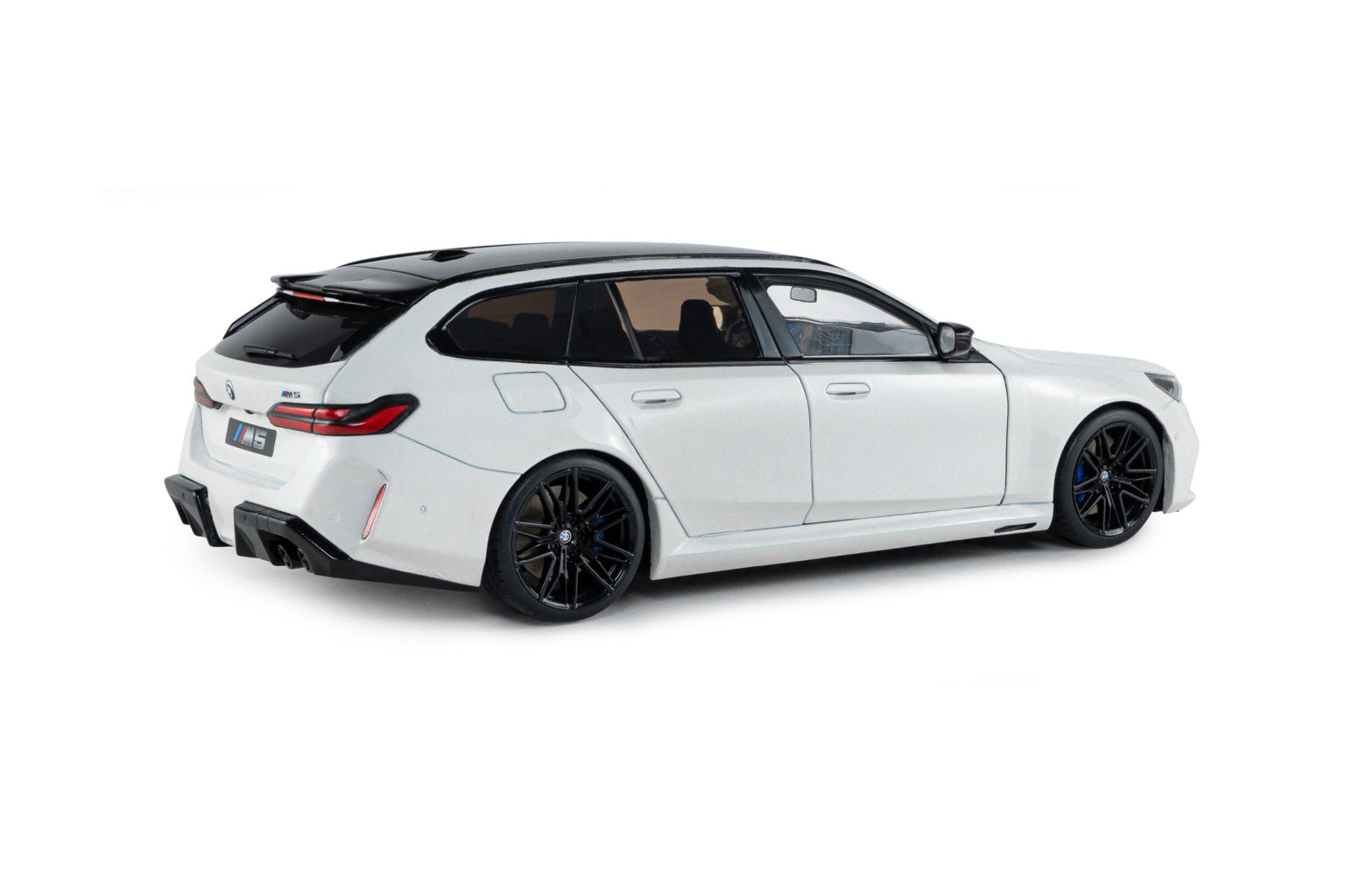 2025 BMW M5 Touring Alpine White Solid – Solido 1:18 – S1814802