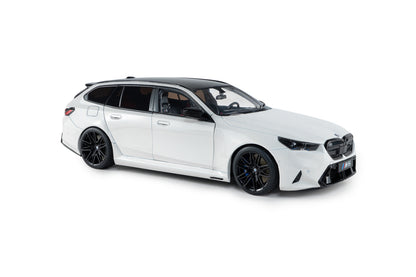 2025 BMW M5 Touring Alpine White Solid – Solido 1:18 – S1814802