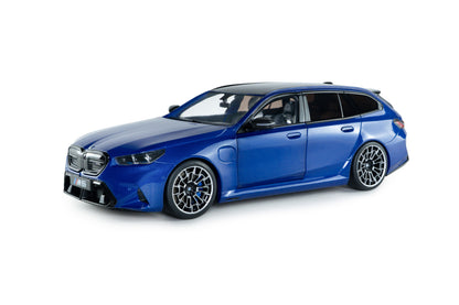 BMW M5 Touring 2024 Marina Bay Blue Metallic – Solido 1:18 – S1814801