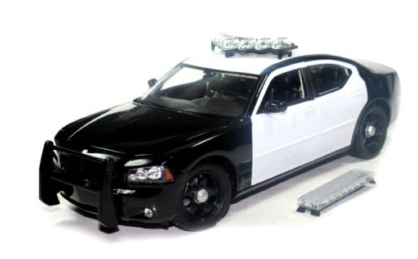 2006 DODGE CHARGER R/T HEMI UNMARKED POLICE (BLACK AND WHITE) (Échelle-Scale 1:18)