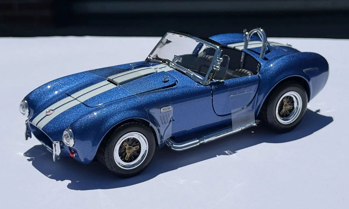 Lucky Diecast – Shelby Cobra 427C 1964 – 1:18 – 92058B